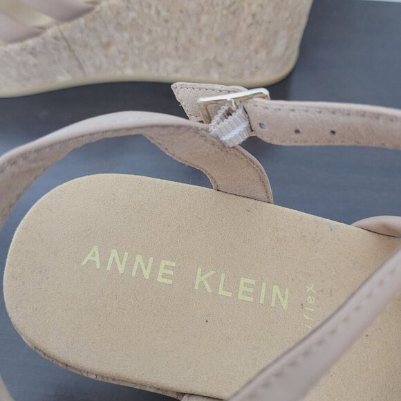 NEW Anne Klein Akvinette Women's 7.5M Platform Micro Suede Sandals - Picture 5 of 8